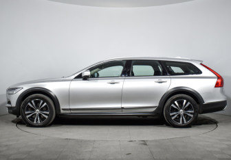 Подержанный автомобиль Volvo V90 Cross Country 2019 года (8 фото)