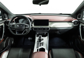 Подержанный автомобиль Geely Coolray 2022 года (13 фото)