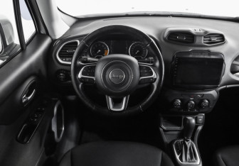 Подержанный автомобиль Jeep Renegade 2018 года (11 фото)