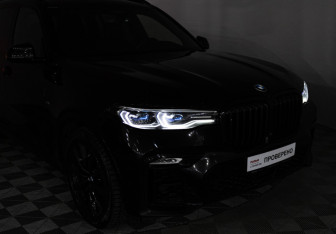 Подержанный автомобиль BMW X7 2019 года (27 фото)