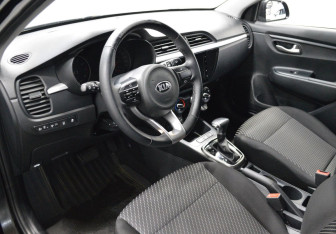 Подержанный автомобиль Kia Rio Sedan 2018 года (10 фото)