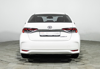 Подержанный автомобиль Toyota Corolla Sedan 2022 года (6 фото)
