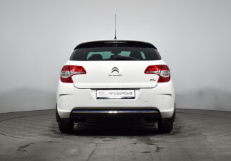 Подержанный автомобиль Citroen C4 Hatchback 2011 года (6 фото)