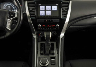 Подержанный автомобиль Mitsubishi Montero Sport 2022 года (11 фото)