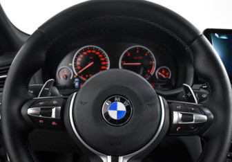 Подержанный автомобиль BMW X4 2015 года (18 фото)