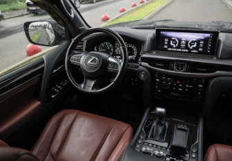 Подержанный автомобиль Lexus LX 2019 года (11 фото)