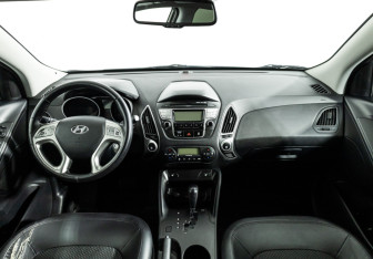 Подержанный автомобиль Hyundai ix35 2012 года (13 фото)