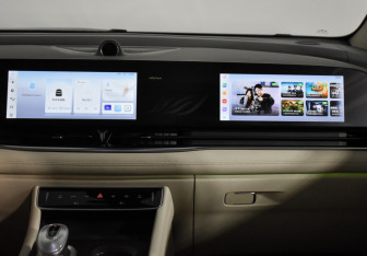 Подержанный автомобиль Voyah Dream 2023 года (23 фото)