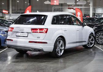Подержанный автомобиль Audi Q7 2018 года (6 фото)
