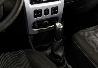 Подержанный автомобиль Renault Sandero 2011 года (11 фото)