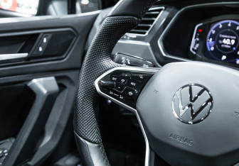 Подержанный автомобиль Volkswagen Tiguan 2021 года (26 фото)