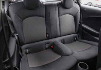 Подержанный автомобиль MINI Hatch 2016 года (22 фото)