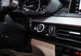 Подержанный автомобиль BMW X6 2018 года (22 фото)