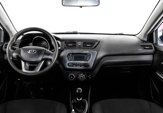 Подержанный автомобиль Kia Rio Sedan 2013 года (10 фото)