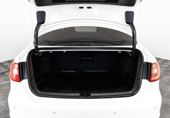 Подержанный автомобиль Volkswagen Jetta Sedan 2012 года (17 фото)