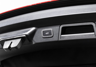 Подержанный автомобиль Land Rover Range Rover Velar 2018 года (27 фото)