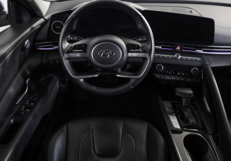 Подержанный автомобиль Hyundai Elantra Sedan 2021 года (10 фото)