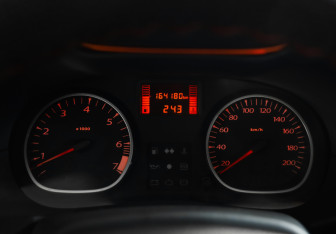 Подержанный автомобиль Renault Duster 2014 года (11 фото)