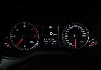 Подержанный автомобиль Audi Q5 2015 года (12 фото)