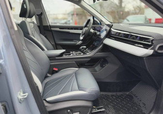 Подержанный автомобиль Geely Atlas 2024 года (26 фото)