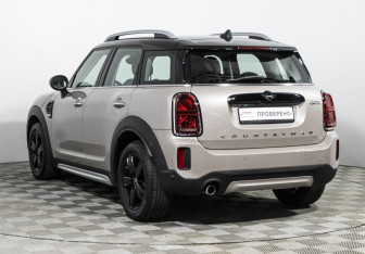 Подержанный автомобиль MINI Countryman 2022 года (7 фото)