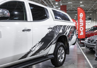 Подержанный автомобиль Mitsubishi L200 2022 года (3 фото)