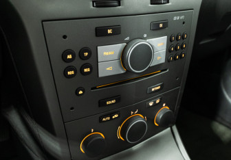 Подержанный автомобиль Opel Astra Hatchback 2006 года (17 фото)