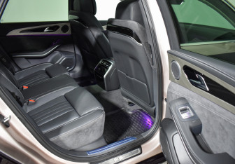 Подержанный автомобиль Hongqi H9 2023 года (12 фото)