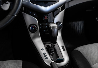 Подержанный автомобиль Chevrolet Cruze Sedan 2011 года (11 фото)