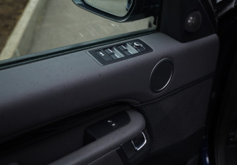 Подержанный автомобиль Land Rover Discovery 2019 года (24 фото)