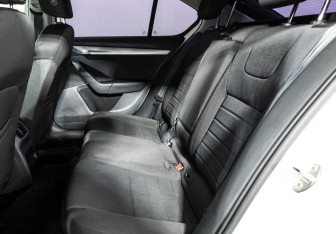 Подержанный автомобиль Skoda Octavia Liftback 2014 года (10 фото)