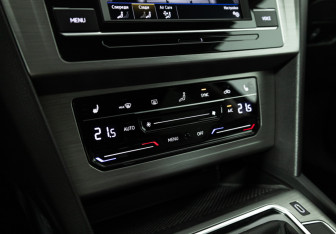 Подержанный автомобиль Volkswagen Passat Sedan 2021 года (17 фото)