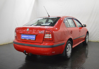 Подержанный автомобиль Skoda Octavia Liftback 2006 года (5 фото)