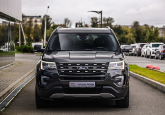 Подержанный автомобиль Ford Explorer 2017 года (4 фото)