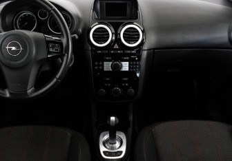 Подержанный автомобиль Opel Corsa 2011 года (13 фото)
