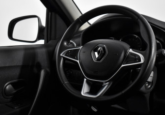 Подержанный автомобиль Renault Sandero 2019 года (14 фото)