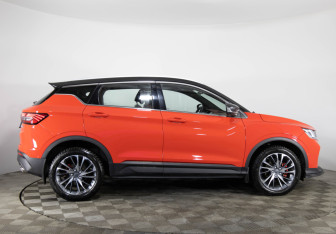 Подержанный автомобиль Geely Coolray 2022 года (4 фото)