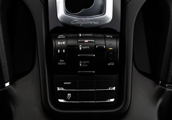Подержанный автомобиль Porsche Cayenne 2015 года (23 фото)
