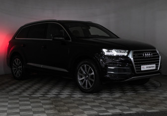 Подержанный автомобиль Audi Q7 2019 года (27 фото)