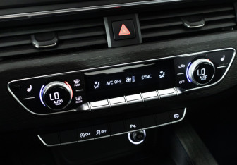 Подержанный автомобиль Audi A4 Sedan 2019 года (17 фото)