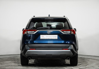 Подержанный автомобиль Toyota RAV4 2020 года (6 фото)