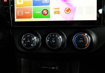 Подержанный автомобиль Toyota Corolla Sedan 2013 года (15 фото)