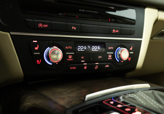 Подержанный автомобиль Audi A6 Sedan 2012 года (17 фото)