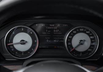 Подержанный автомобиль Volkswagen Touareg 2018 года (16 фото)
