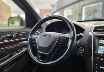 Подержанный автомобиль Ford Explorer 2018 года (14 фото)