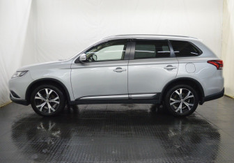 Подержанный автомобиль Mitsubishi Outlander 2019 года (8 фото)