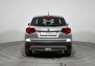 Подержанный автомобиль Suzuki Vitara 2020 года (6 фото)
