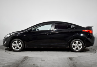 Подержанный автомобиль Hyundai Elantra Sedan 2013 года (8 фото)