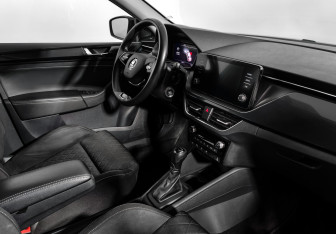 Подержанный автомобиль Skoda Rapid Liftback 2021 года (14 фото)