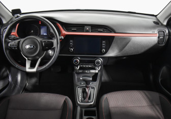 Подержанный автомобиль Kia Rio Sedan 2020 года (13 фото)